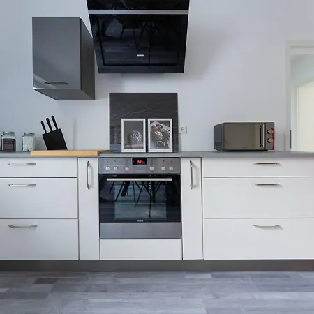 Zentrales 75qm Tischfussball & Komfort וופרטל