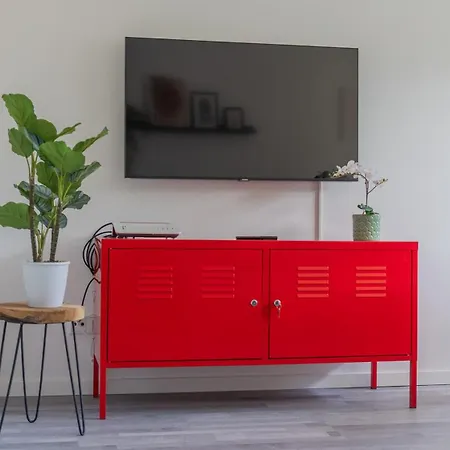 Zentrales 75qm Tischfussball & Komfort וופרטל