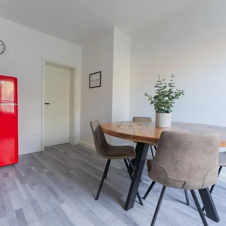 Zentrales 75qm Tischfussball & Komfort *