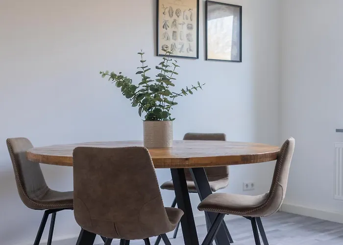 Zentrales 75qm Tischfussball & Komfort *