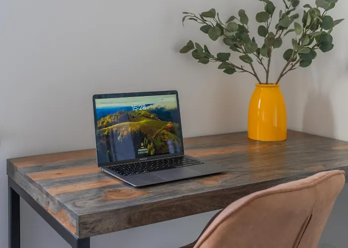 Zentrales 75qm Tischfussball & Komfort